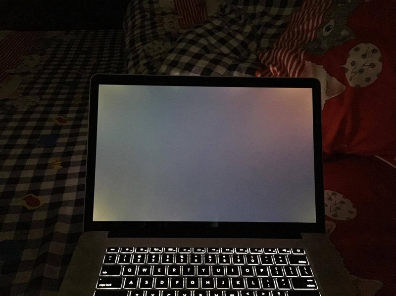 Cách khắc phục màn hình Macbook bị hở sáng