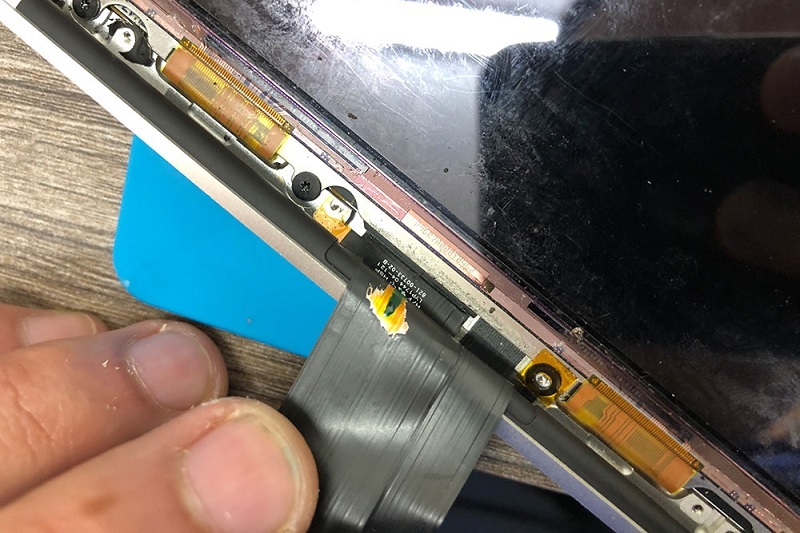 Nguyên nhân màn hình Macbook bị hở sáng