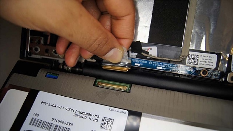 Nguyên nhân màn hình Macbook bị sọc ngang