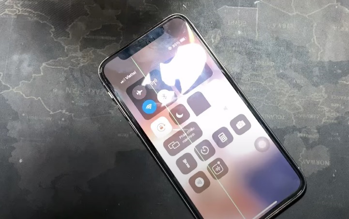 Nguyên nhân màn hình iPhone bị đen 1 góc
