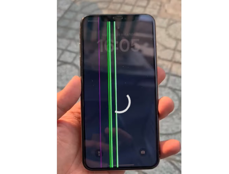 Nguyên nhân màn hình iPhone bị sọc xanh