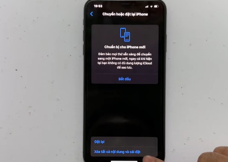 Khắc phục màn hình iPhone bị sọc xanh bằng cách khôi phục cài đặt gốc