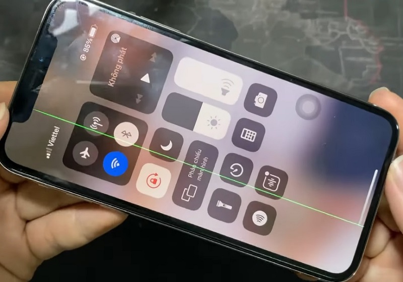 Các dấu hiệu màn hình iPhone bị sọc xanh