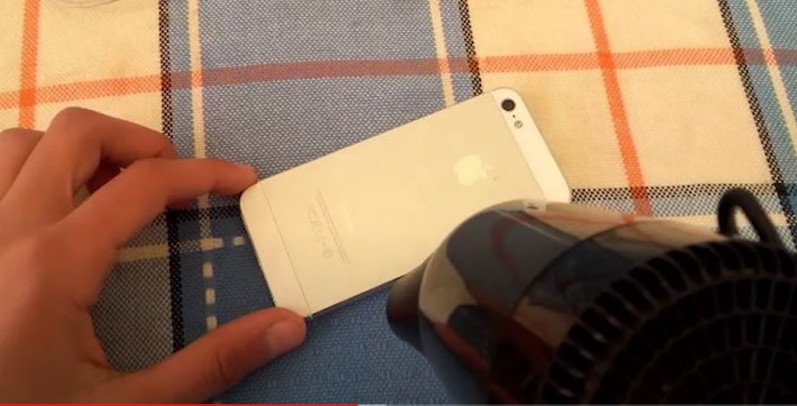 Xử lý khi iPhone bị nước vào màn hình bằng cách không sử dụng máy sấy tóc