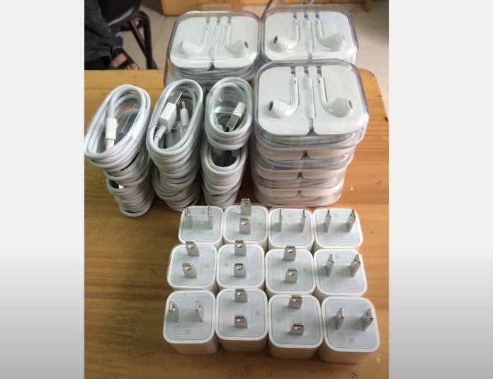 Nguyên nhân iPhone X sạc không vào pin do củ sạc và dây sạc