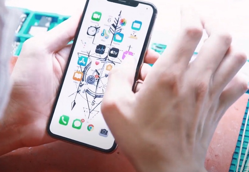 Khác phục iPhone XS Max bị vỡ màn hình bằng cách thay mặt kính