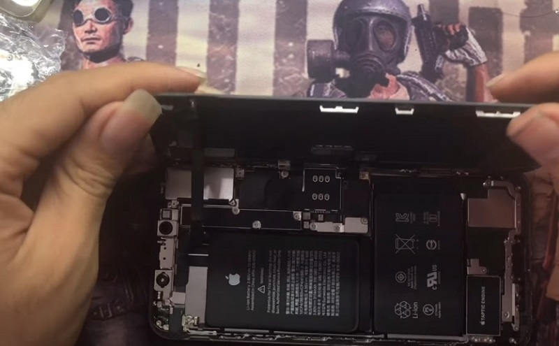 Khác phục iPhone XS Max bị vỡ màn hình bằng cách thay màn hình