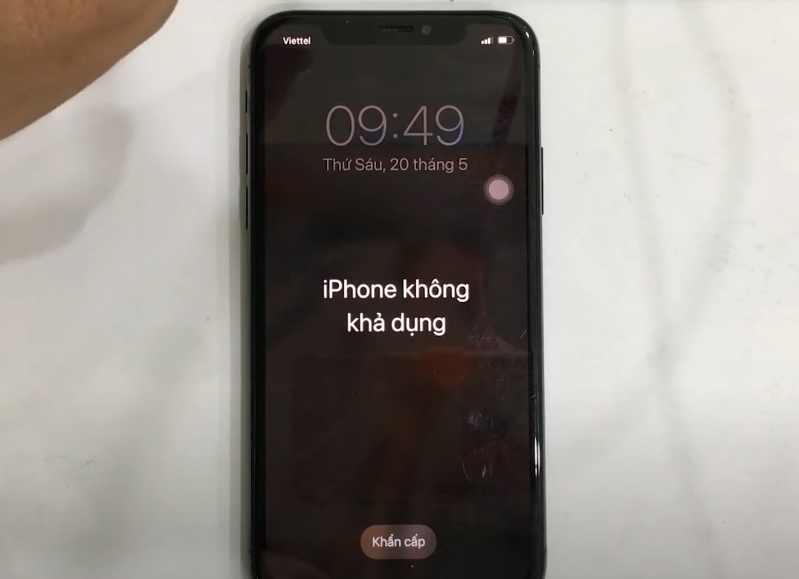 Nguyên nhân iPhone 11 bị khóa, vô hiệu hóa