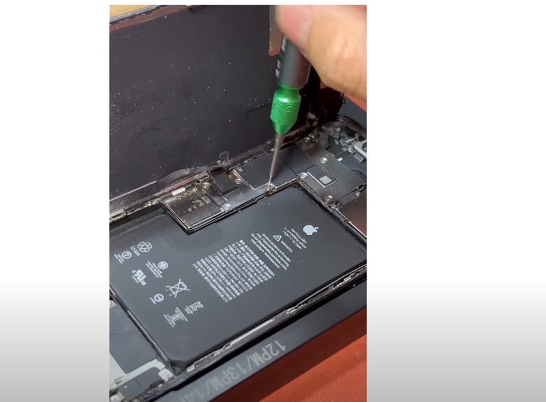 Khắc phục điện thoại sạc không vào pin bằng cách hay pin chính hãng