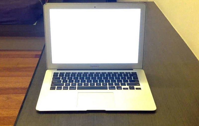 Lỗi màn hình Macbook bị trắng xóa