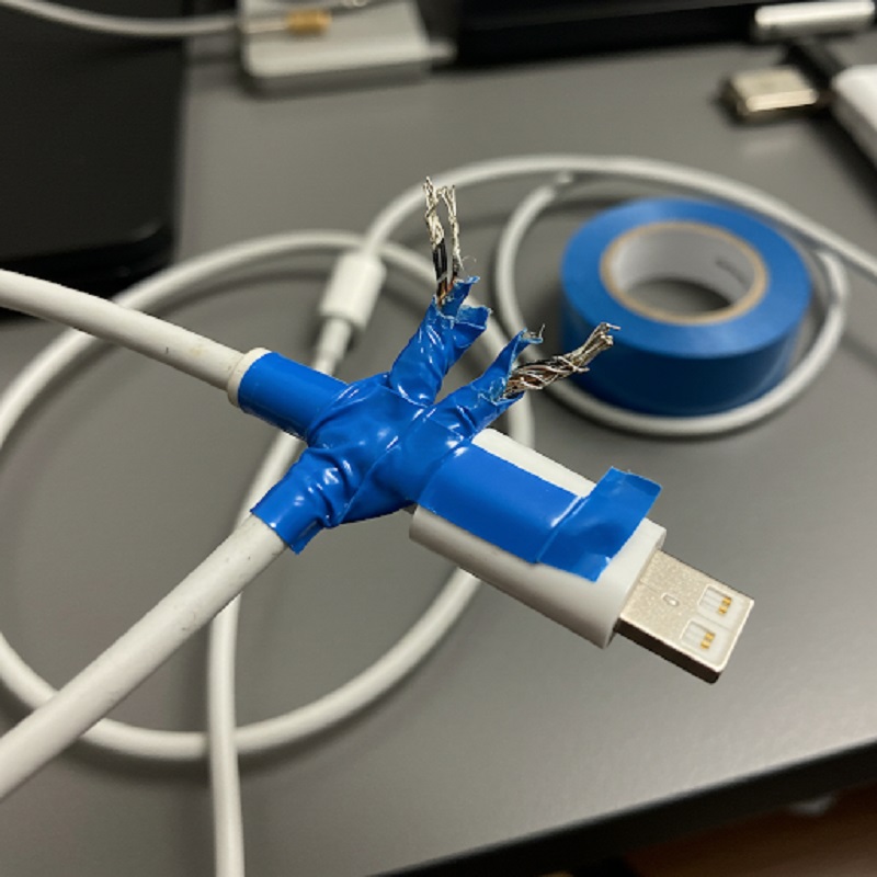 bảo vệ dây sạc Macbook Sử dụng băng keo điện