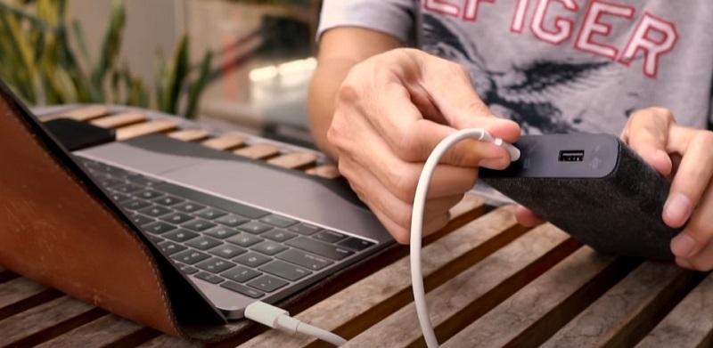 Những lưu ý khi sạc pin Macbook