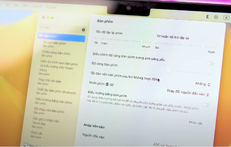 Chỉnh đèn nền bàn phím và độ sáng màn hình