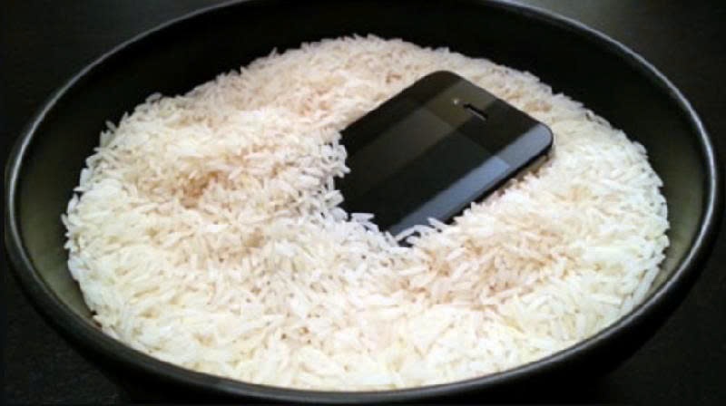 Cách sửa điện thoại Samsung bị vô nước ngay lập tức