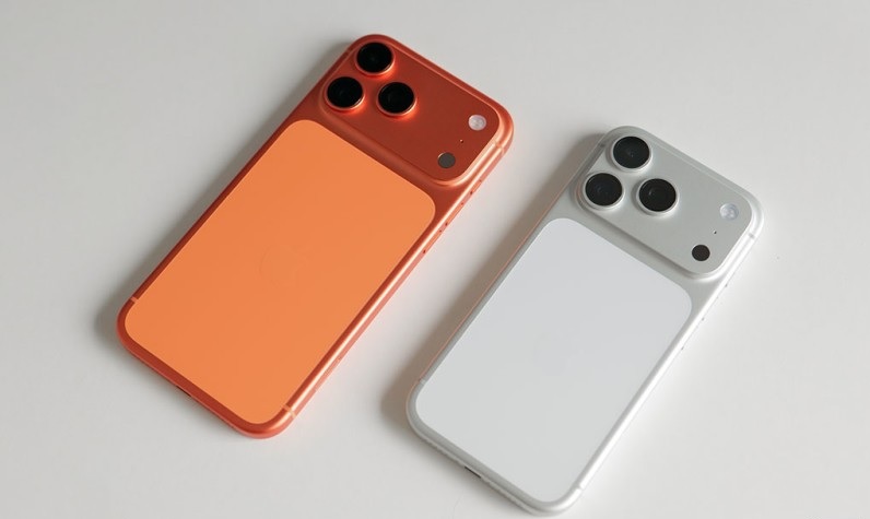 iPhone 17 Pro Max và iPhone 12 Pro Max qua camera