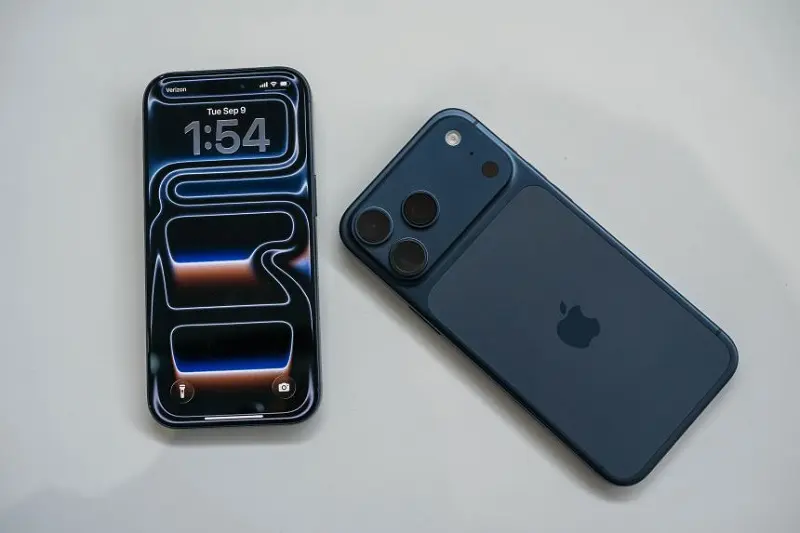 Pin iPhone 17 Pro Max bao nhiêu?